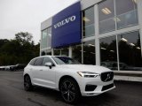 2019 Volvo XC60 T5 AWD R-Design Front 3/4 View