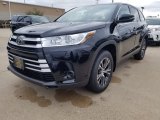 2019 Toyota Highlander LE Front 3/4 View