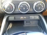 2019 Fiat 124 Spider Lusso Roadster Controls