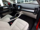 2019 Volvo XC40 T4 Momentum Dashboard