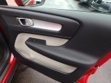 2019 Volvo XC40 T4 Momentum Door Panel