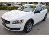 2018 Volvo V60 Cross Country T5 AWD Front 3/4 View