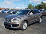 2019 Lincoln Nautilus AWD Front 3/4 View
