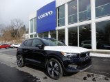 2019 Volvo XC40 T5 Momentum AWD Front 3/4 View