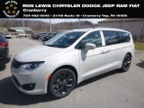 2019 Luxury White Pearl Chrysler Pacifica Touring L #132637550