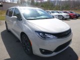 2019 Chrysler Pacifica Luxury White Pearl