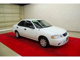 Avalanche White Nissan Sentra in 2001