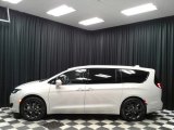 2019 Luxury White Pearl Chrysler Pacifica Touring Plus #132902443