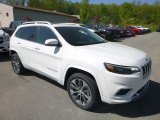2019 Jeep Cherokee Overland 4x4 Front 3/4 View