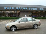 2005 Arizona Beige Metallic Ford Focus ZX4 SE Sedan #13311798