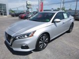 2019 Nissan Altima SV AWD Front 3/4 View