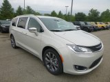 2019 Chrysler Pacifica Limited Front 3/4 View