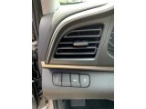 2020 Hyundai Elantra SE Controls