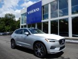 2020 Volvo XC60 T6 AWD Front 3/4 View