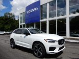 2020 Volvo XC60 T6 AWD Front 3/4 View