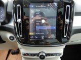 2020 Volvo XC40 T5 Momentum AWD Controls