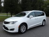 2018 Chrysler Pacifica Touring L Front 3/4 View