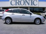 2006 CD Silver Metallic Ford Focus ZX5 SE Hatchback #13523618