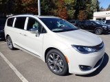 2020 Chrysler Pacifica Limited Front 3/4 View