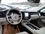 2020 Volvo XC60 T6 AWD Momentum Dashboard
