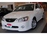 2006 Clear White Kia Spectra Spectra5 Hatchback #13671705