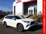 2020 Blizzard White Pearl Toyota Highlander XLE AWD #137245430