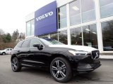 2020 Volvo XC60 T5 AWD Momentum Front 3/4 View