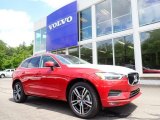 2020 Volvo XC60 T6 AWD Momentum Front 3/4 View
