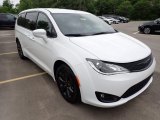 2020 Chrysler Pacifica Hybrid Touring L Front 3/4 View