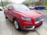 2019 Lincoln Nautilus AWD Front 3/4 View