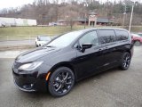 Brilliant Black Crystal Pearl Chrysler Pacifica in 2020