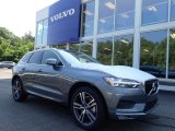 2020 Volvo XC60 T6 AWD Momentum Front 3/4 View