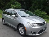 2018 Chrysler Pacifica Touring L Front 3/4 View