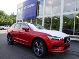 2020 Volvo XC60 T5 AWD Momentum Front 3/4 View