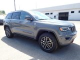 2020 Jeep Grand Cherokee Trailhawk 4x4 Front 3/4 View