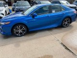 2020 Blue Streak Metallic Toyota Camry SE #139098495