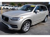 2018 Volvo XC90 T6 AWD Momentum Front 3/4 View