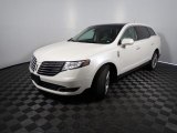 2017 Lincoln MKT White Platinum