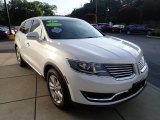 2017 Lincoln MKX Premier AWD Front 3/4 View