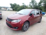 2020 Chrysler Pacifica Touring Front 3/4 View