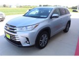 2018 Toyota Highlander XLE Front 3/4 View