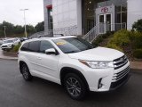 Blizzard White Pearl Toyota Highlander in 2018