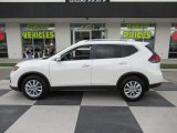 Pearl White Nissan Rogue in 2018
