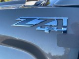 2017 GMC Sierra 1500 SLT Crew Cab 4WD Marks and Logos