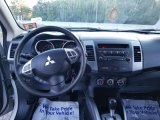 2013 Mitsubishi Outlander ES Controls