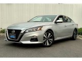 2019 Nissan Altima SL Front 3/4 View