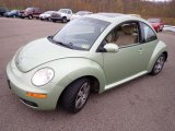 2006 Volkswagen New Beetle 2.5 Coupe Front 3/4 View