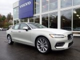 2021 Volvo S60 T6 AWD Momentum Front 3/4 View