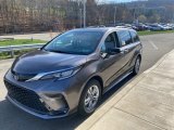 2021 Toyota Sienna XSE AWD Hybrid Front 3/4 View
