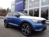 2021 Volvo XC40 T5 R-Design AWD Front 3/4 View